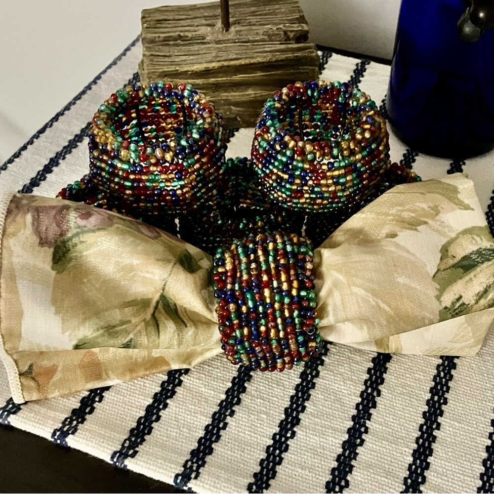 Beaded Napkin Rings 6pc.  Great condition.